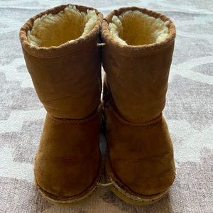 UGG Classic Short Shearling Lined Waterproof Brown Boots Toddler Kids Size 8